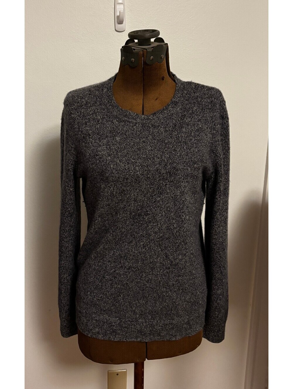 Apt. 9 Women’s 100% Cashmere Sweater Size L Gray Crewneck Long Sleeve (224)